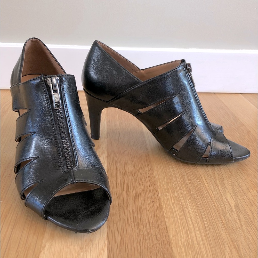 Ladies Aerosoles Zippered Pumps - Size 7 1/2 M